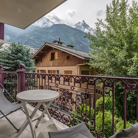 Vallet- Newly Renovated 2 Bedroom Nestled Just Off The Main Street *