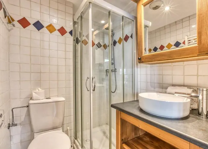 Vallet- Newly Renovated 2 Bedroom Nestled Just Off The Main Street * Chamonix