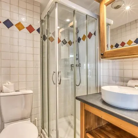 Vallet- Newly Renovated 2 Bedroom Nestled Just Off The Main Street * Σαμονί