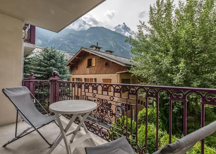 Vallet- Newly Renovated 2 Bedroom Nestled Just Off The Main Street *